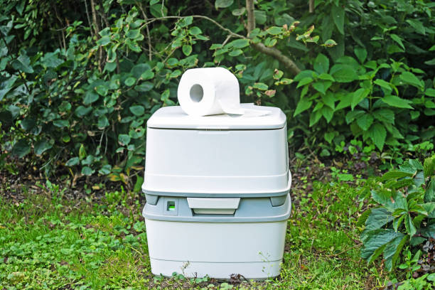 Portable bathroom rental in Three Oaks, FL